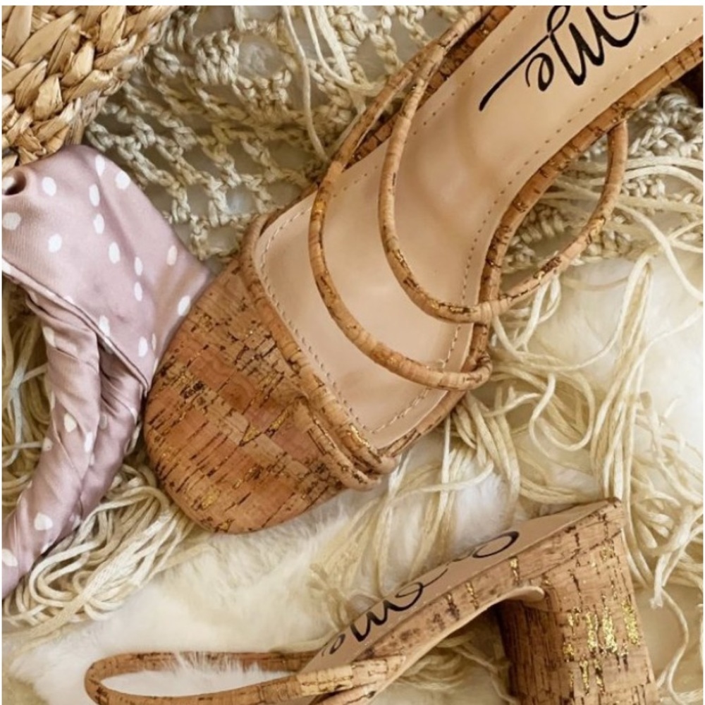 Strappy toe ring cork heels~